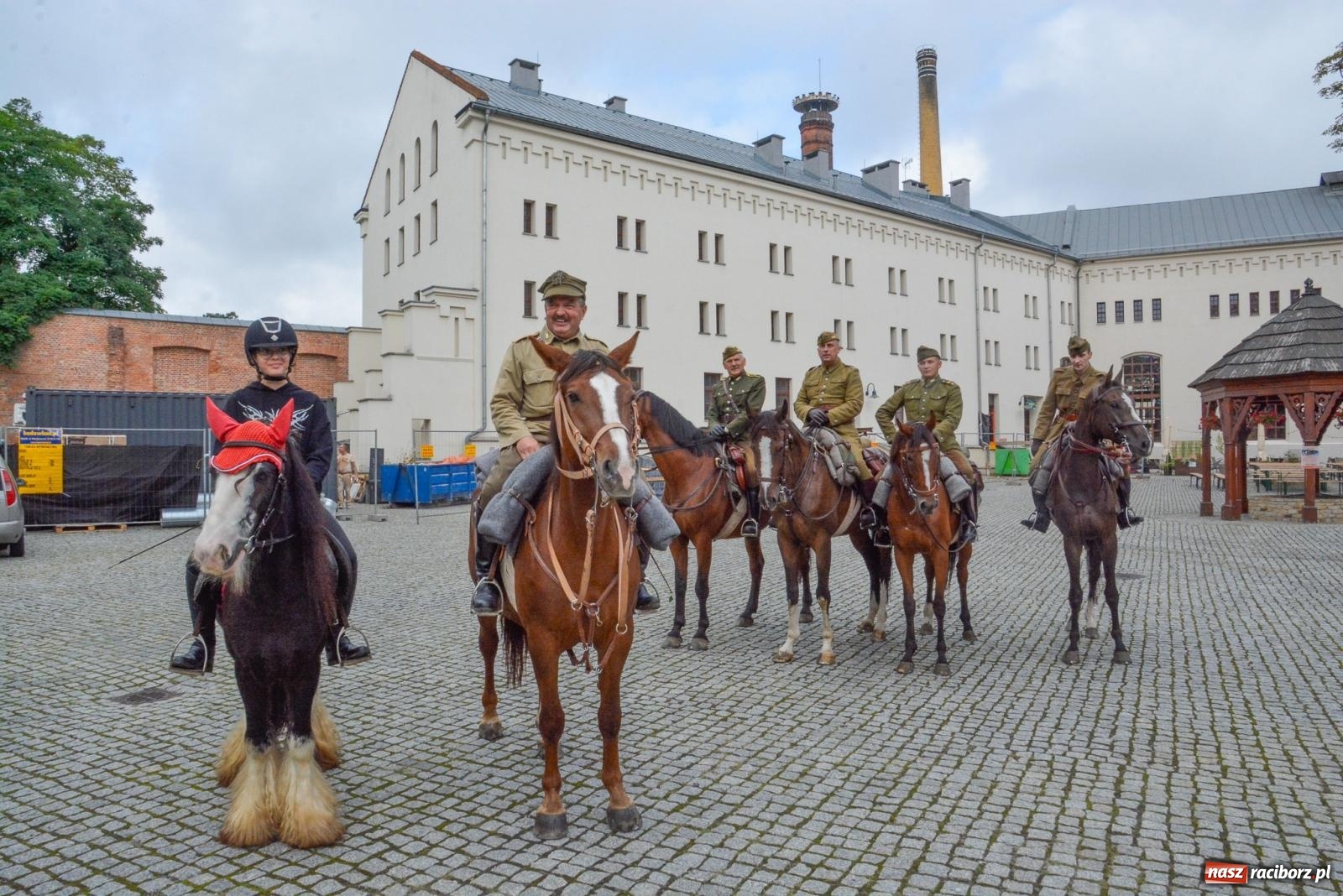 Racibórz Królowe Z zamku wyruszył rajd konny FOTO i WIDEO